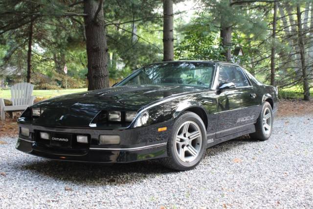 1989 black on grey chrevrolet chevy iroc-z 5.7l 350