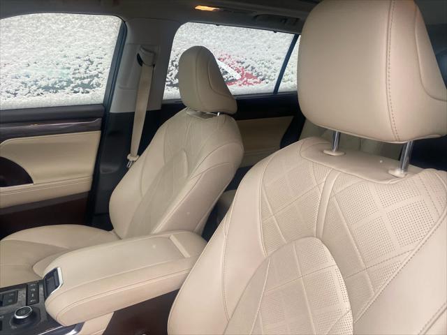 2022 toyota highlander platinum