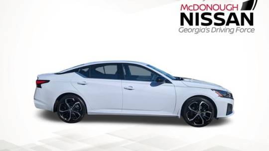 2025 Nissan Altima sr premium package