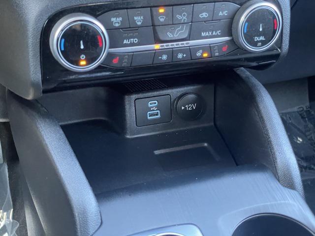 2022 ford escape se