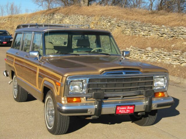 1989 jeep grand wagoneer 95000 miles gold metallic loaded 4x4 like new 8 cyl 4