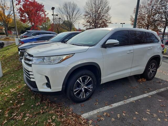 2018 toyota highlander le