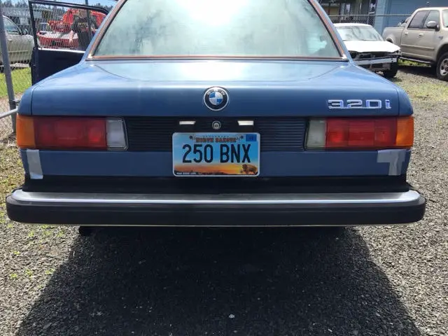 1981 bmw 320i, 5 speed, only 105k miles, great barn find. no reserve