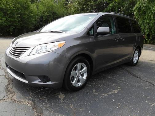 2016 toyota sienna in secaucus, new jersey