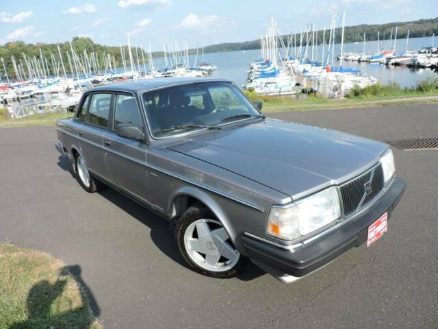 1990 volvo 240 dl - tastefully optioned