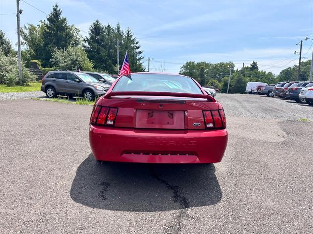 2000 ford mustang base
