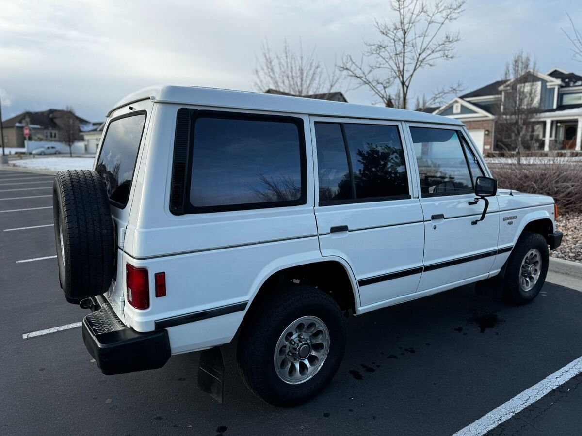 rare 1991 mitsubishi montero rs 4x4 classic suv automatic transmission, white