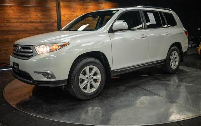 2013 toyota highlander base plus