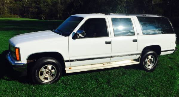 solid!!! 1993 gmc k1500 suburban sle 5.7l little or no rust. nice!!!!!!!