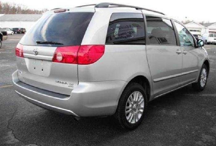 2010 toyota sienna le minivan 4d in rockville centre, ny
