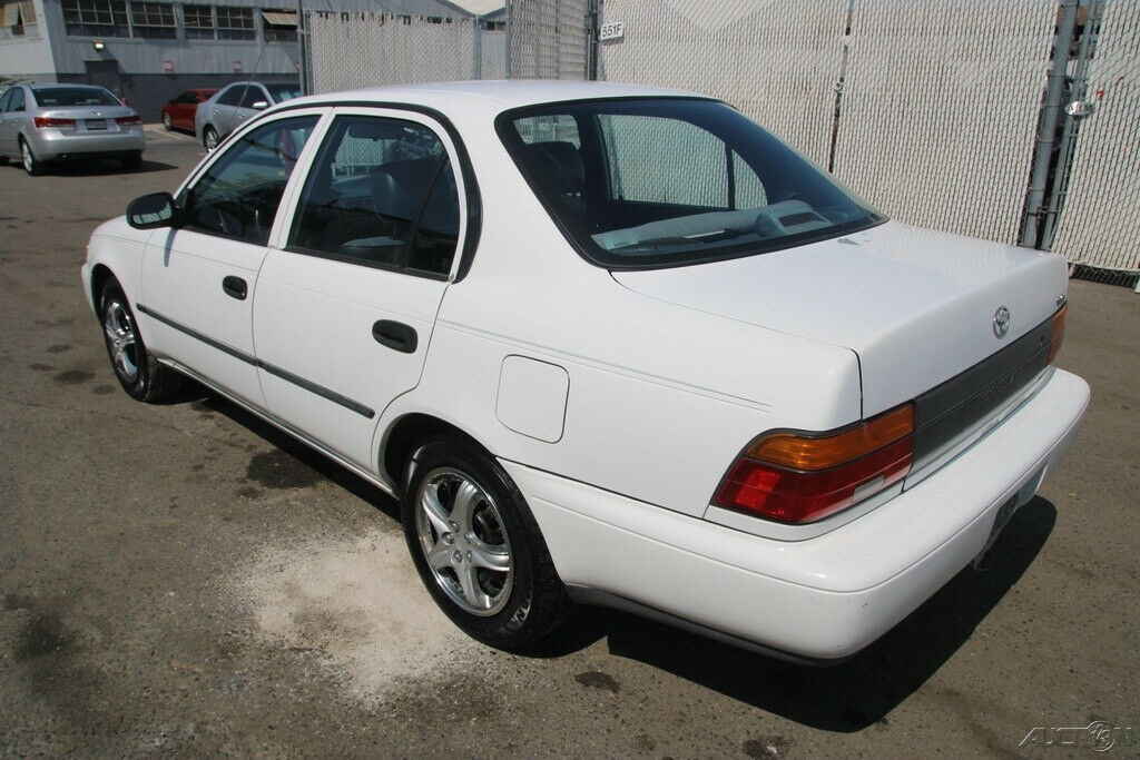 1993 toyota corolla sedan automatic 4 cylinder no reserve