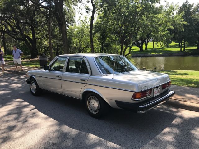 1977 mercedes benz 300d excellent condition 42,000 miles