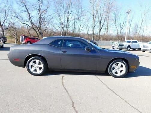2013 dodge challenger sxt in chester, indiana