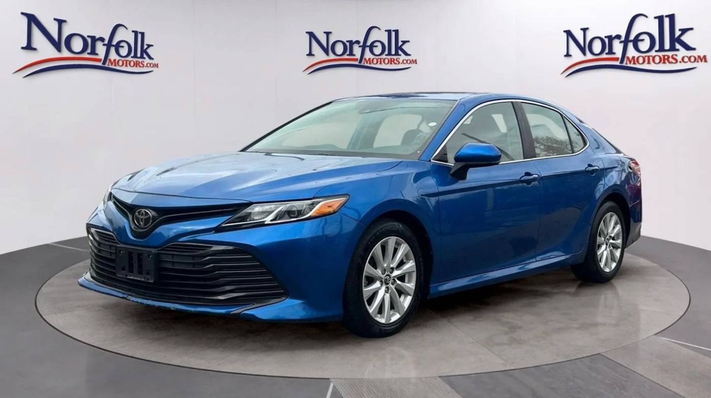 2019 toyota camry le