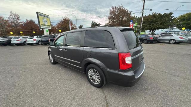 2016 chrysler town & country touring-l