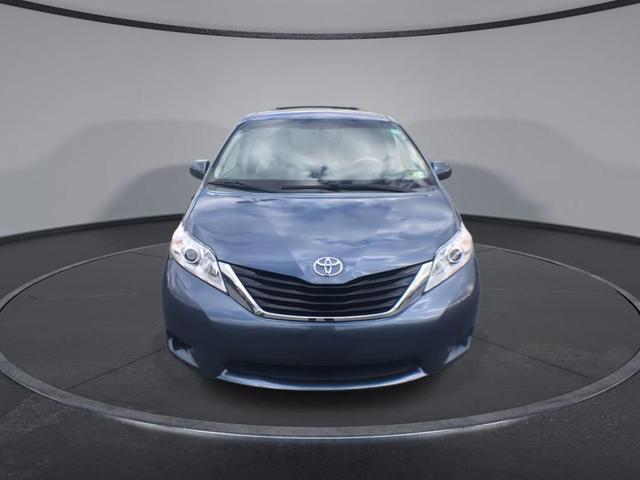 2014 toyota sienna le