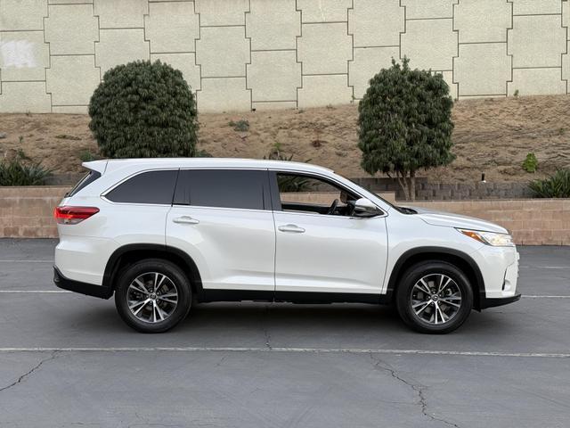2019 toyota highlander le