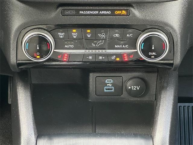 2022 ford escape se