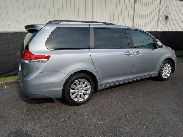 2014 toyota sienna le