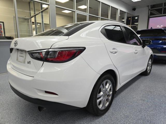 2017 toyota yaris ia base
