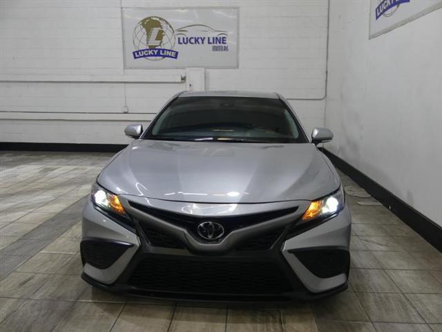 2022 toyota camry se