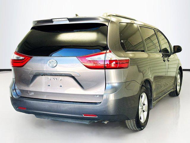 2020 toyota sienna le