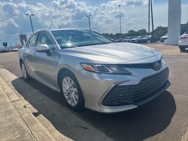 2022 toyota camry le