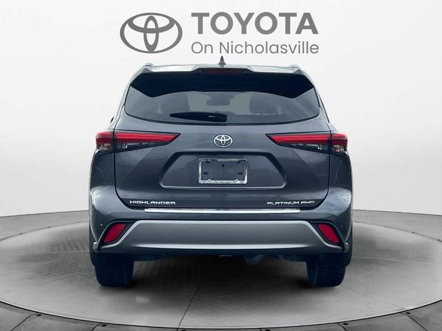 2022 toyota highlander platinum