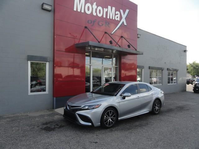 2022 toyota camry se