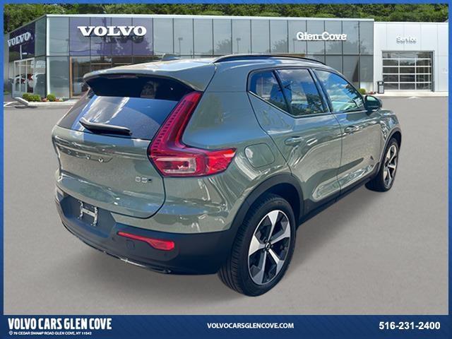 2023 volvo xc40 b5 plus dark theme