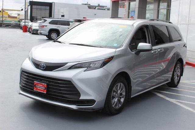 2024 toyota sienna le
