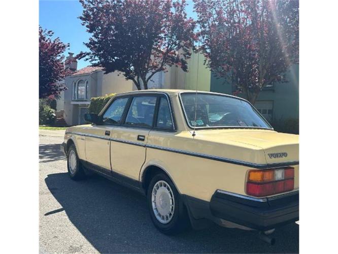1987 volvo 240 in cadillac, michigan