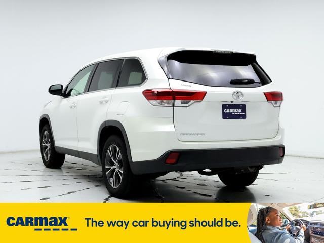 2019 toyota highlander le