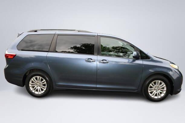 2017 toyota sienna xle premium