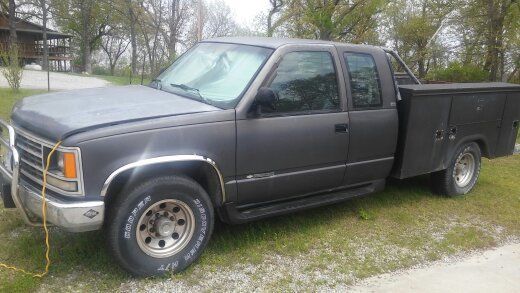 utility bed truck with tommy lift