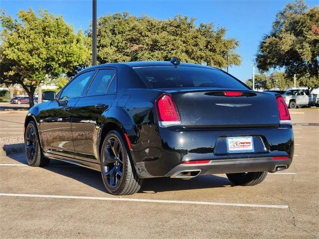 2023 chrysler 300 touring