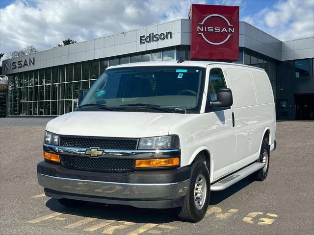 2022 chevrolet express 2500 rwd 2500 regular wheelbase wt