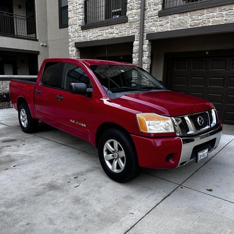2012 nissan titan sv