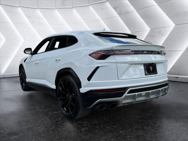 2022 lamborghini urus