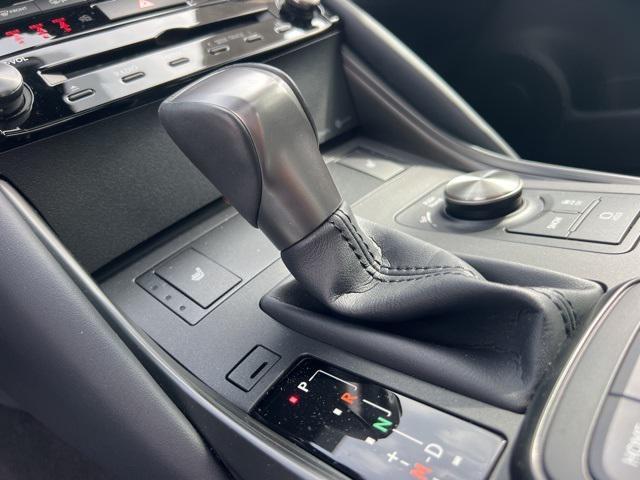 2023 lexus is 350 base