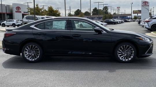 2025 Lexus ES 300h luxury