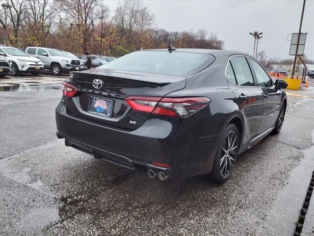 2022 toyota camry se