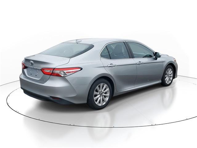 2019 toyota camry le