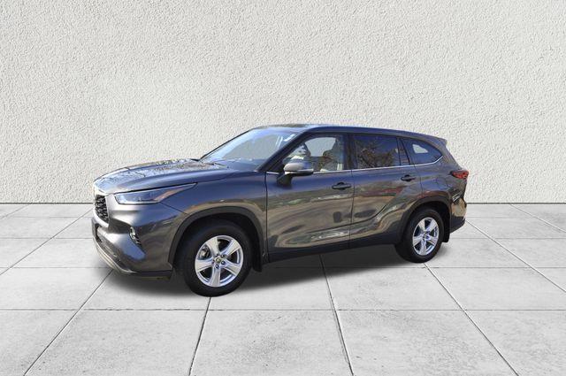 2021 toyota highlander le