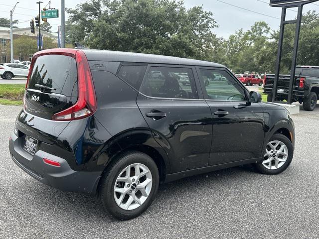 2022 kia soul lx