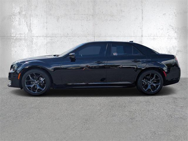 2022 chrysler 300 touring