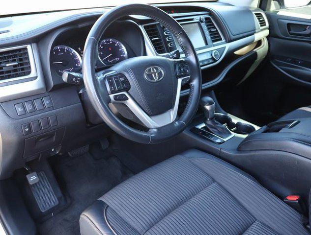 2019 toyota highlander le