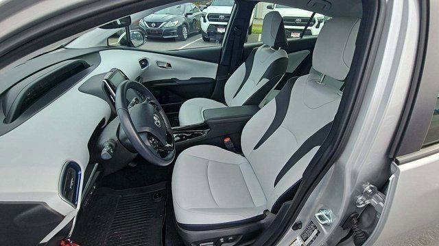 2022 toyota prius le