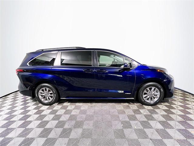 2021 toyota sienna le