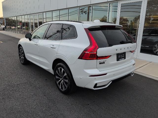 2024 volvo xc60 b5 plus dark theme